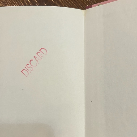 MewMew Hardcover Volume 7 Book - Picture 6 of 7